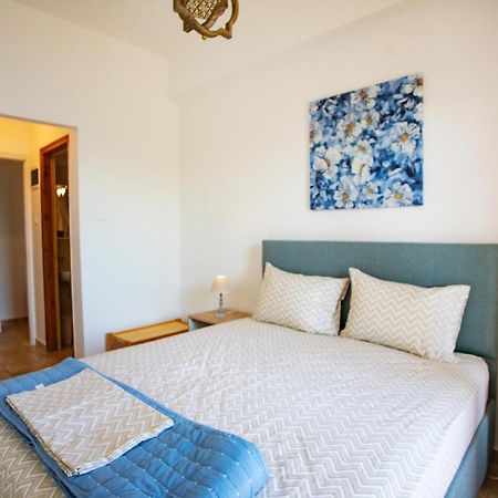 Notos Sea Front Apartment กลอซซา ภายนอก รูปภาพ