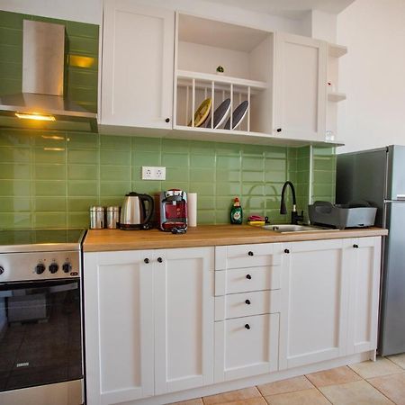 Notos Sea Front Apartment กลอซซา ภายนอก รูปภาพ