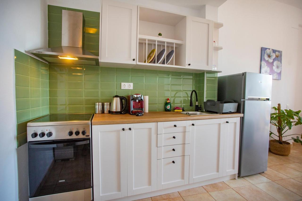 Notos Sea Front Apartment กลอซซา ภายนอก รูปภาพ