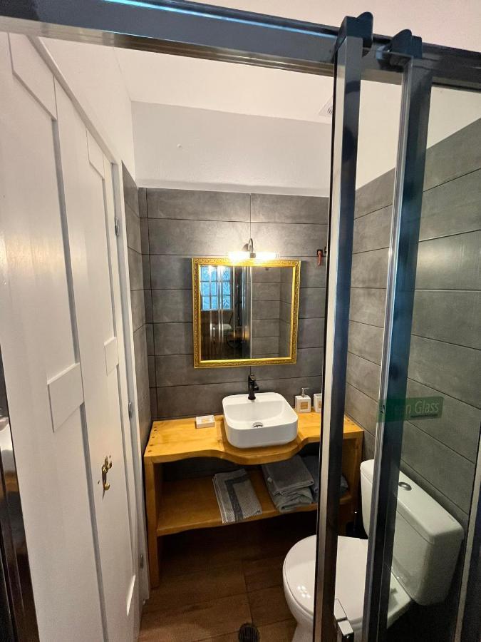 Notos Sea Front Apartment กลอซซา ภายนอก รูปภาพ